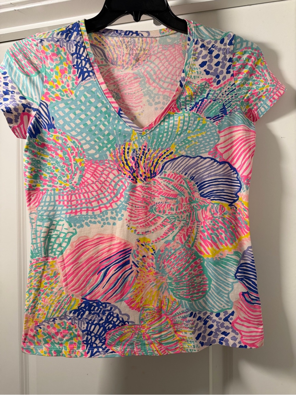Women’s Lily Pulitzer Floral V-Neck Women's Top - Multicolor size small